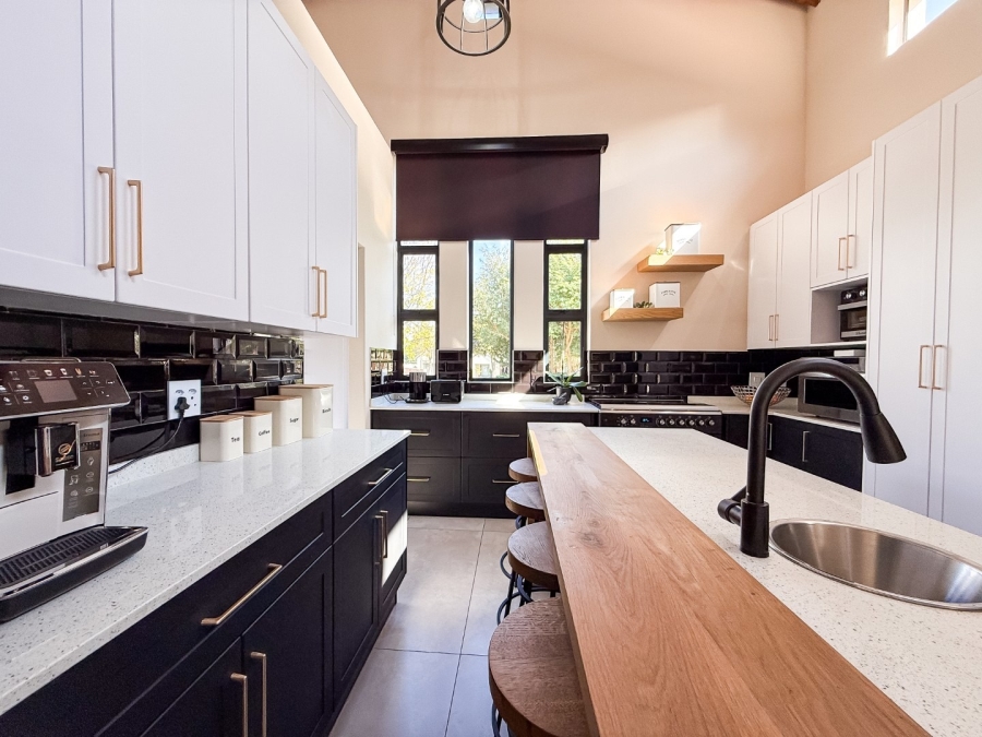 4 Bedroom Property for Sale in Meerhof North West